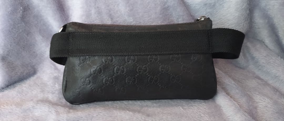 GUCCI　ボディーバッグGG シマレザー黒