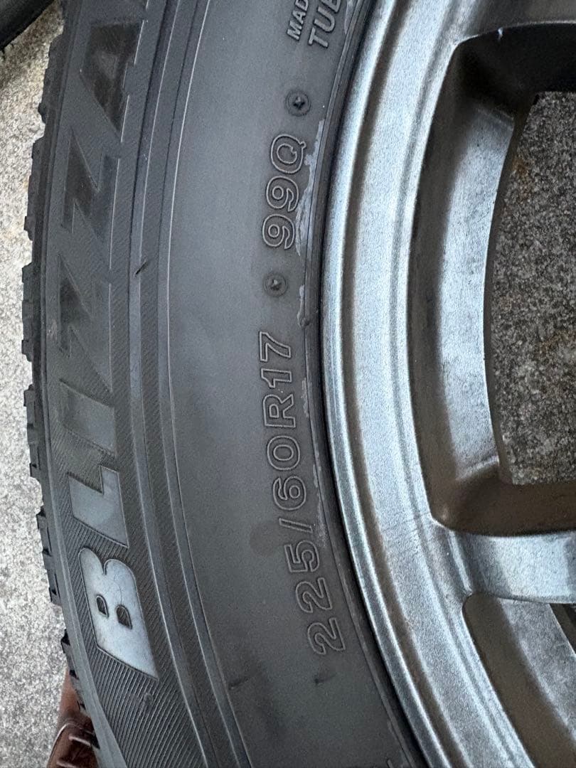225 60R17スタッドレスタイヤ　アルミホイール付
