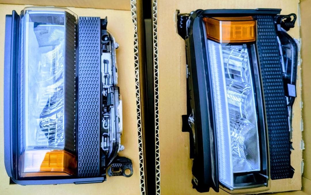 ★新品・未使用★ランクル250 三眼ヘッドライト［湘南エリア・手渡し限定］