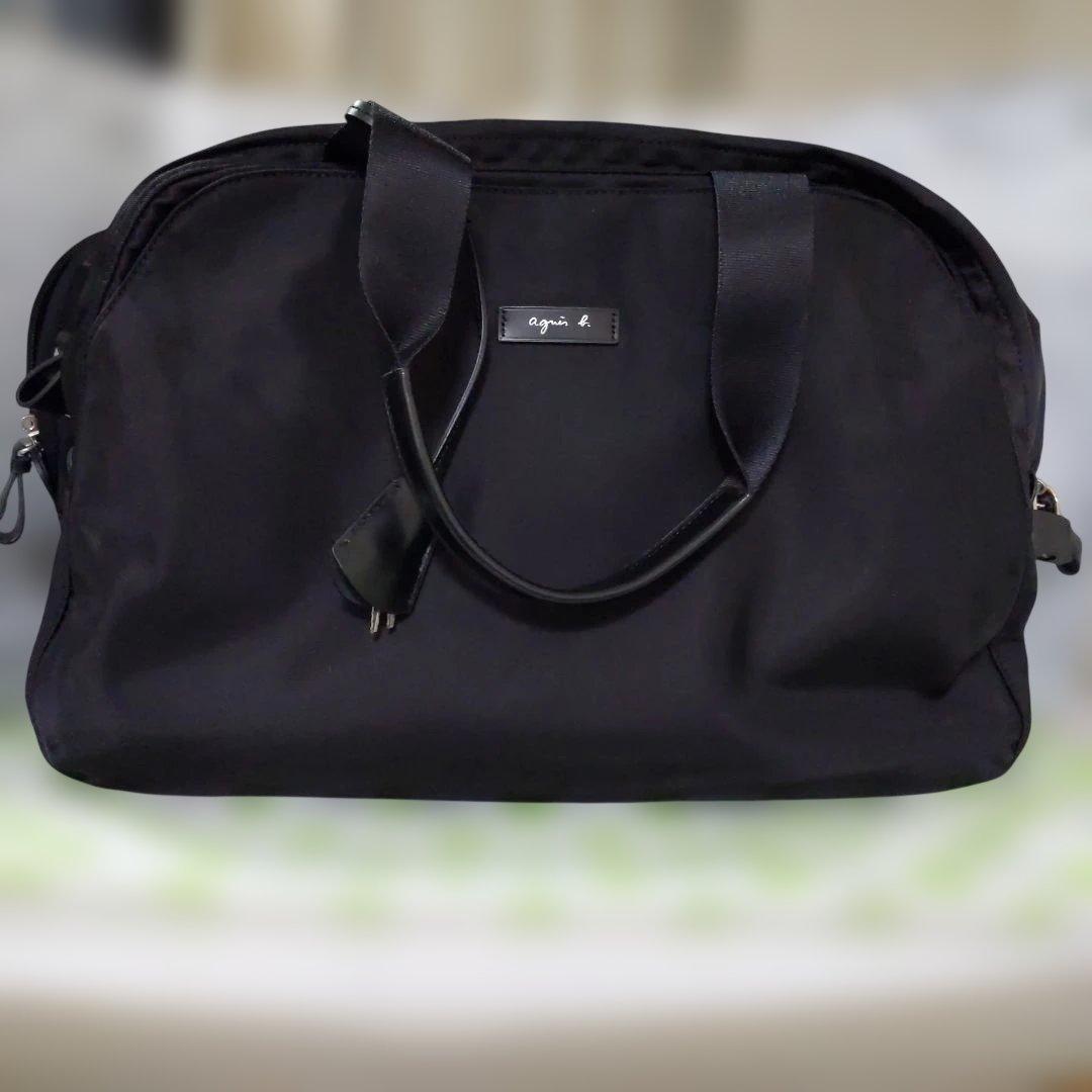 黒のナイロンボストンバッグ