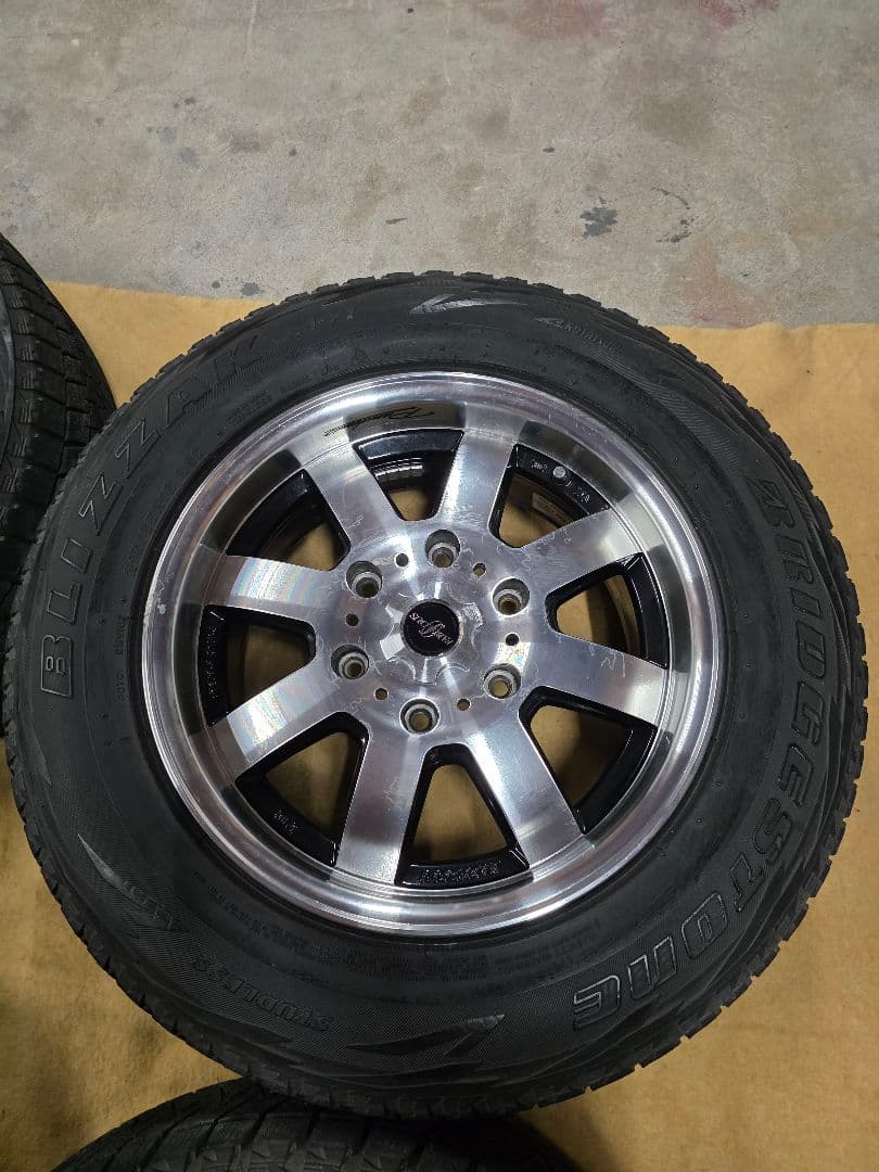 ブリザック 215/65R16スタッドレ 　アルミホイールセット　ハイエース使用