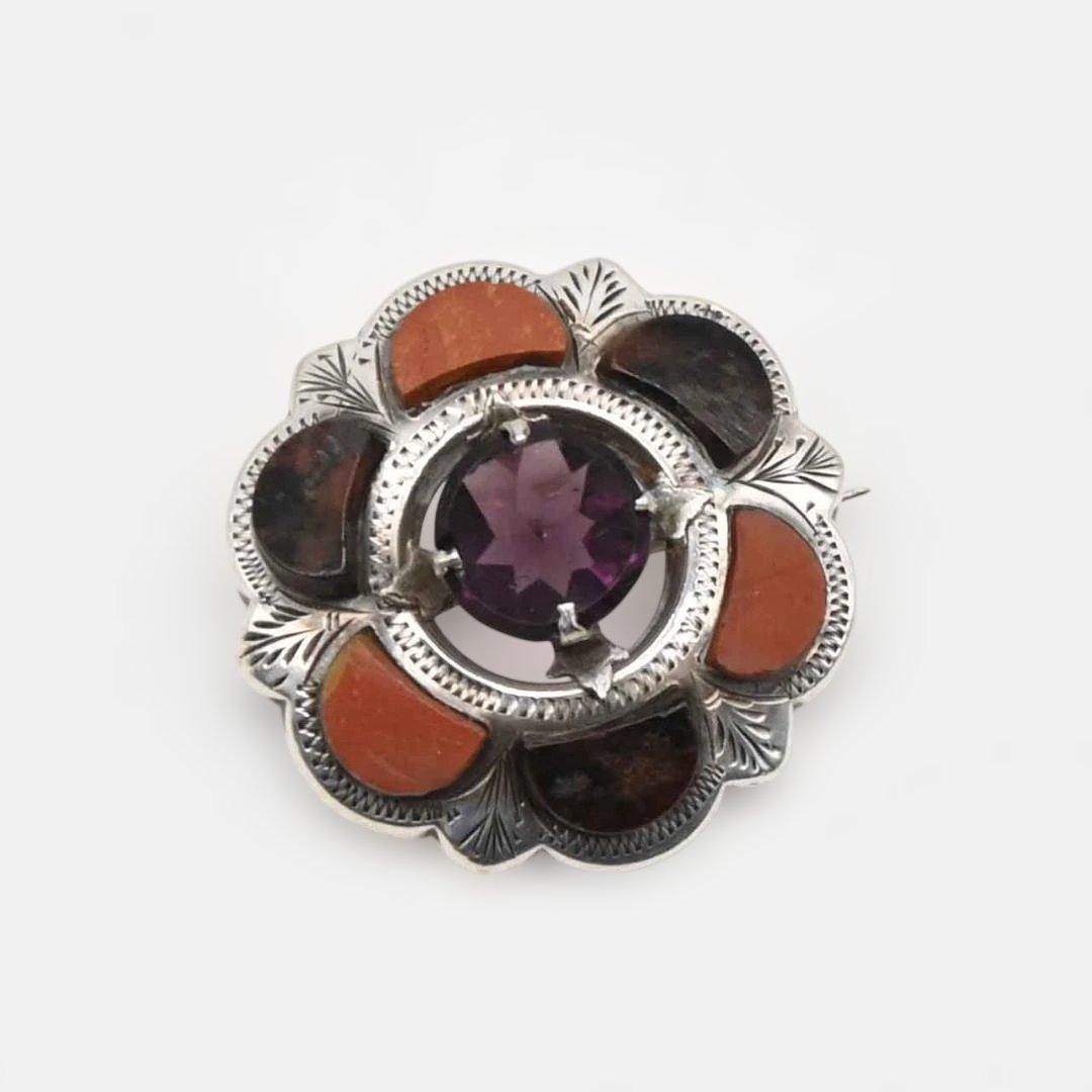 花形の銀製ブローチ　メノウとアメジスト　スコティッシュ　s0095