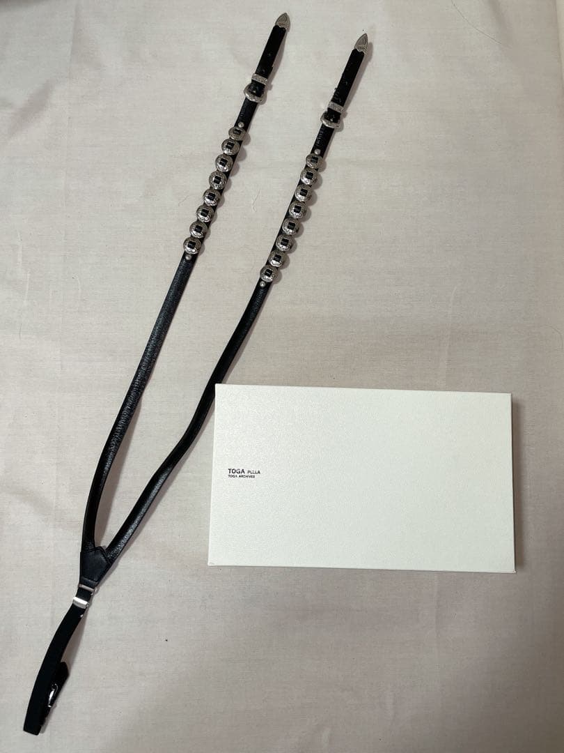 TOGA PULLA コンチョサスペンダー
