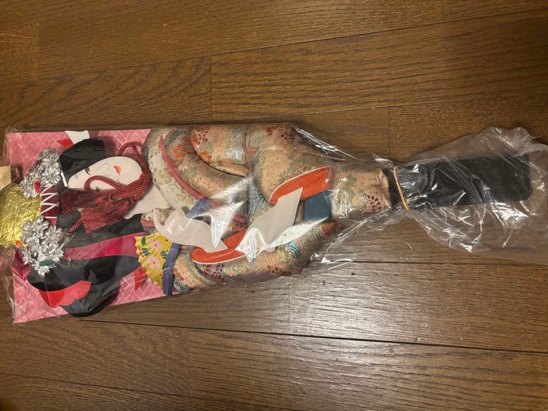 伝統的羽子板 鶴の模様付き