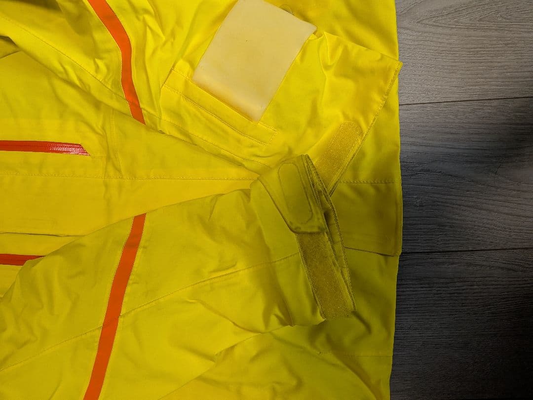 FABLICE 防水イエロージャケット