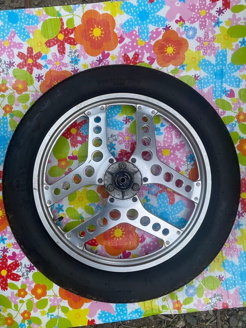 マグナ50 フロントタイヤ＆ホイールインチアップ