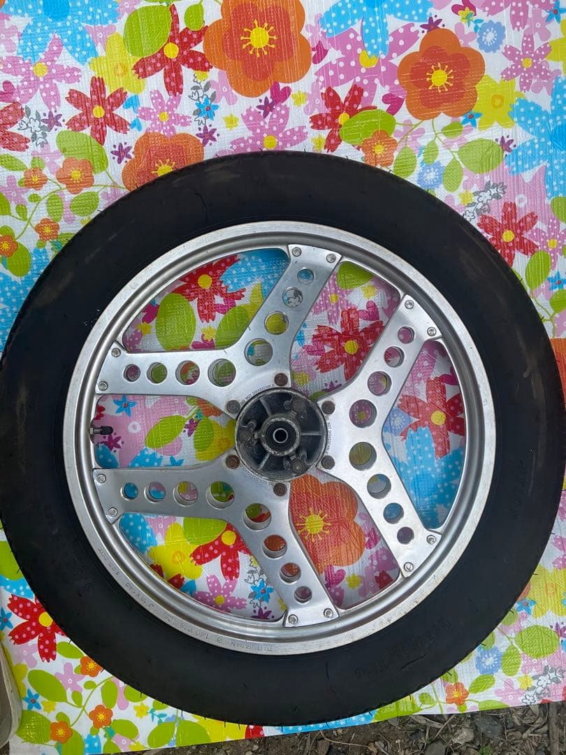 マグナ50 フロントタイヤ＆ホイールインチアップ