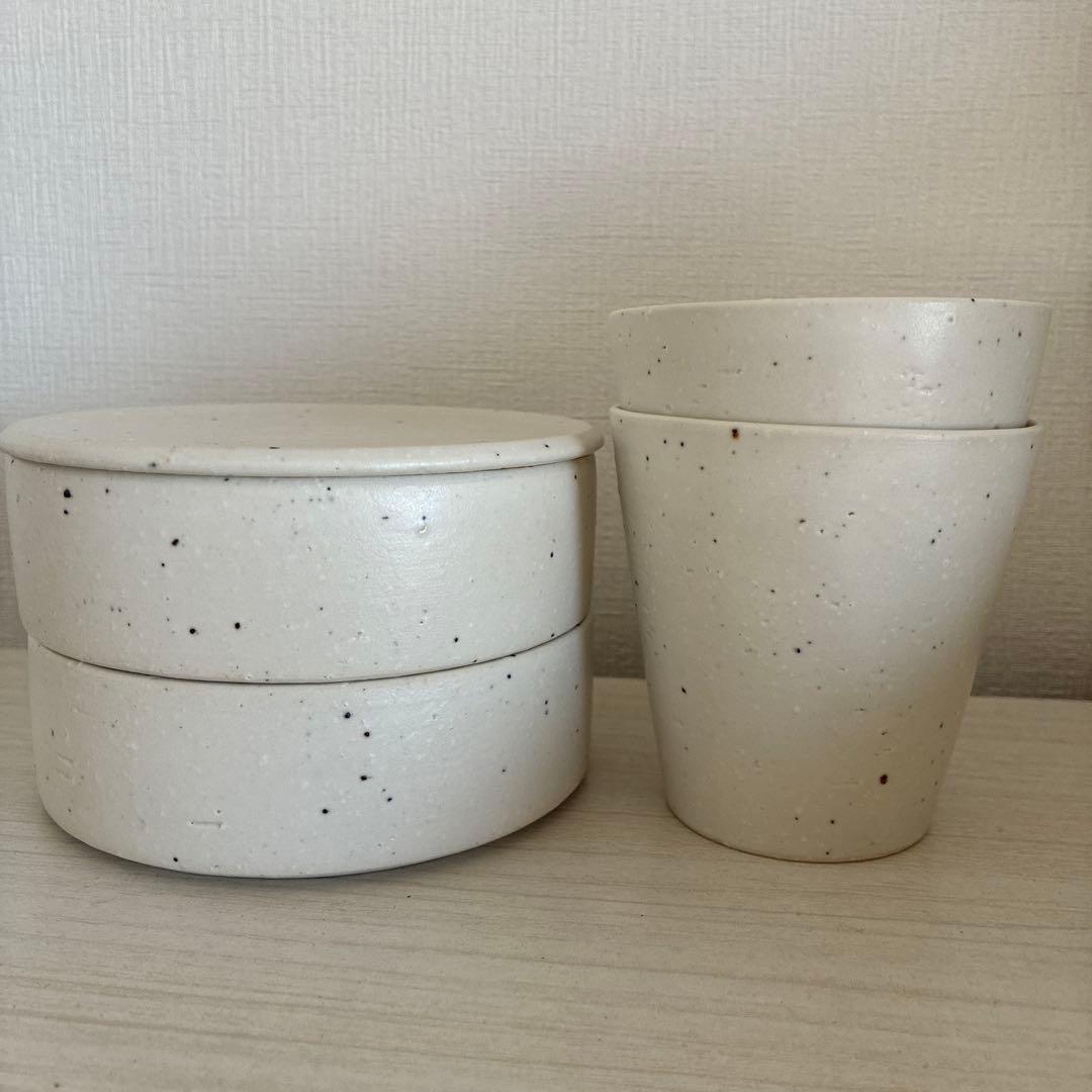 藤田千絵子　みかげお重とカップ