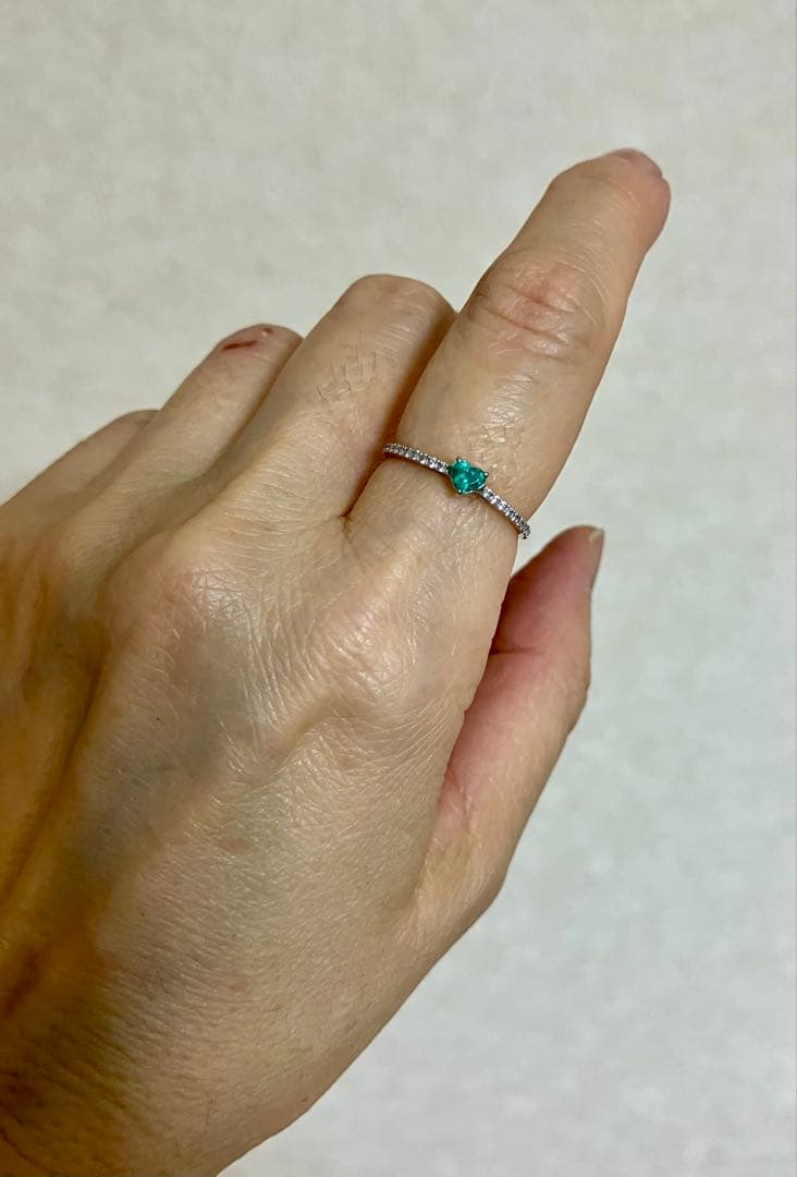 き*ん様 pt950コロンビア産エメラルドハート＆ダイヤリングです