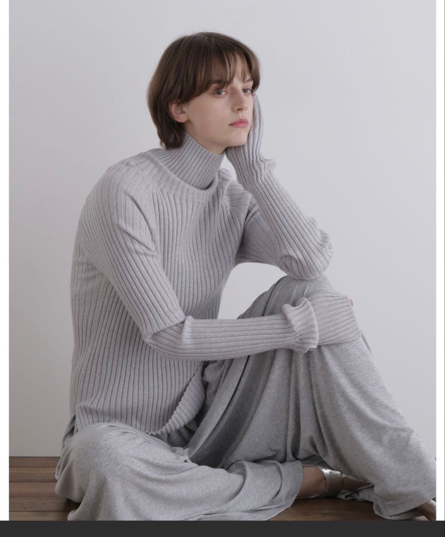 2025年　ルフィル　リブタートルニット