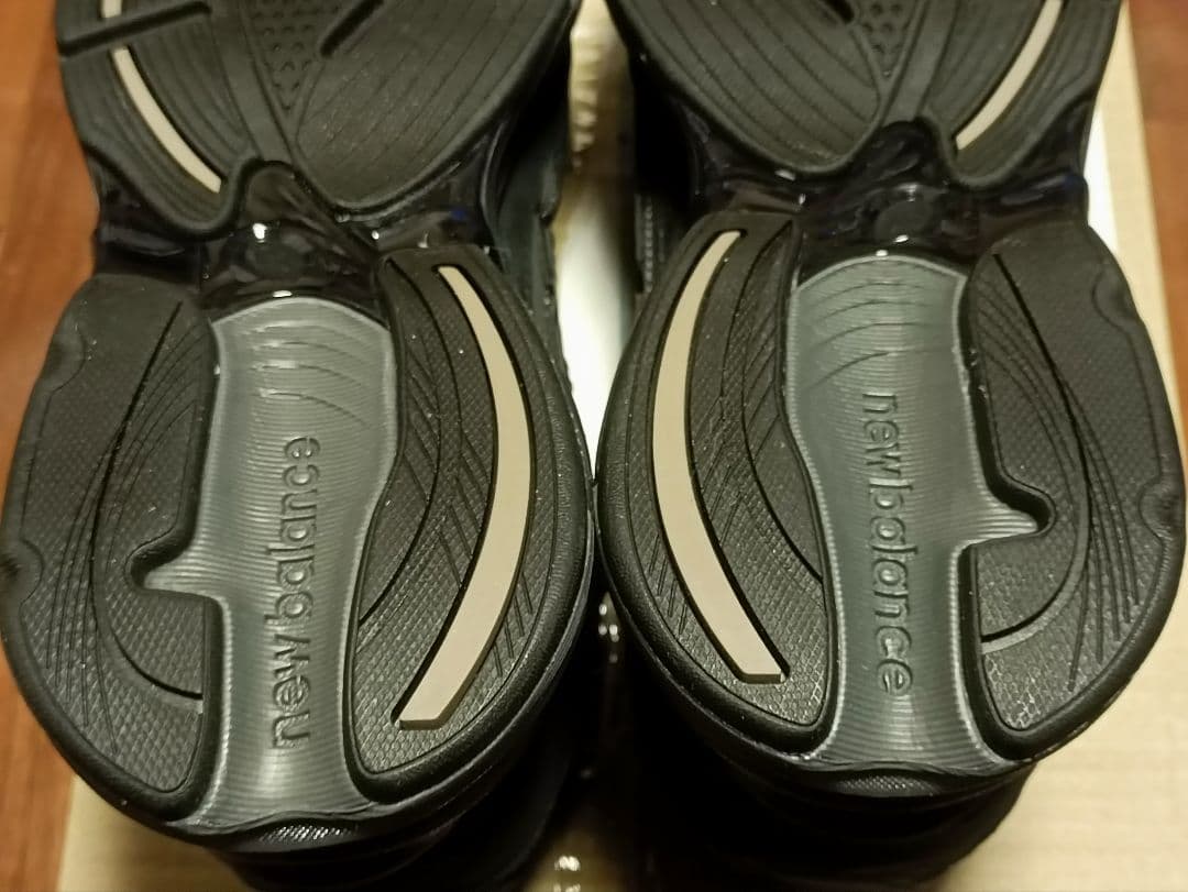 New Balance 2010 ブラック スニーカー 27