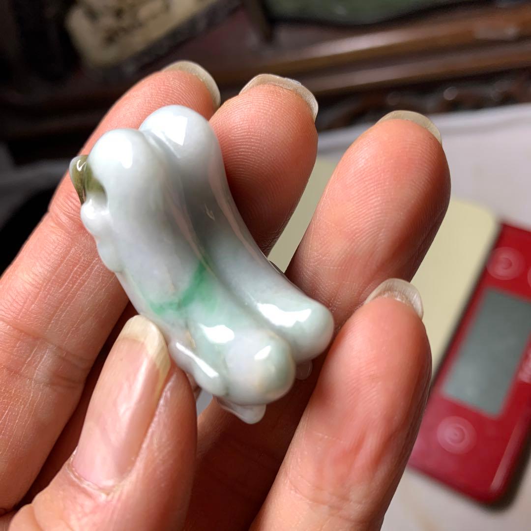 国石　糸魚川翡翠　双体子持ち勾玉