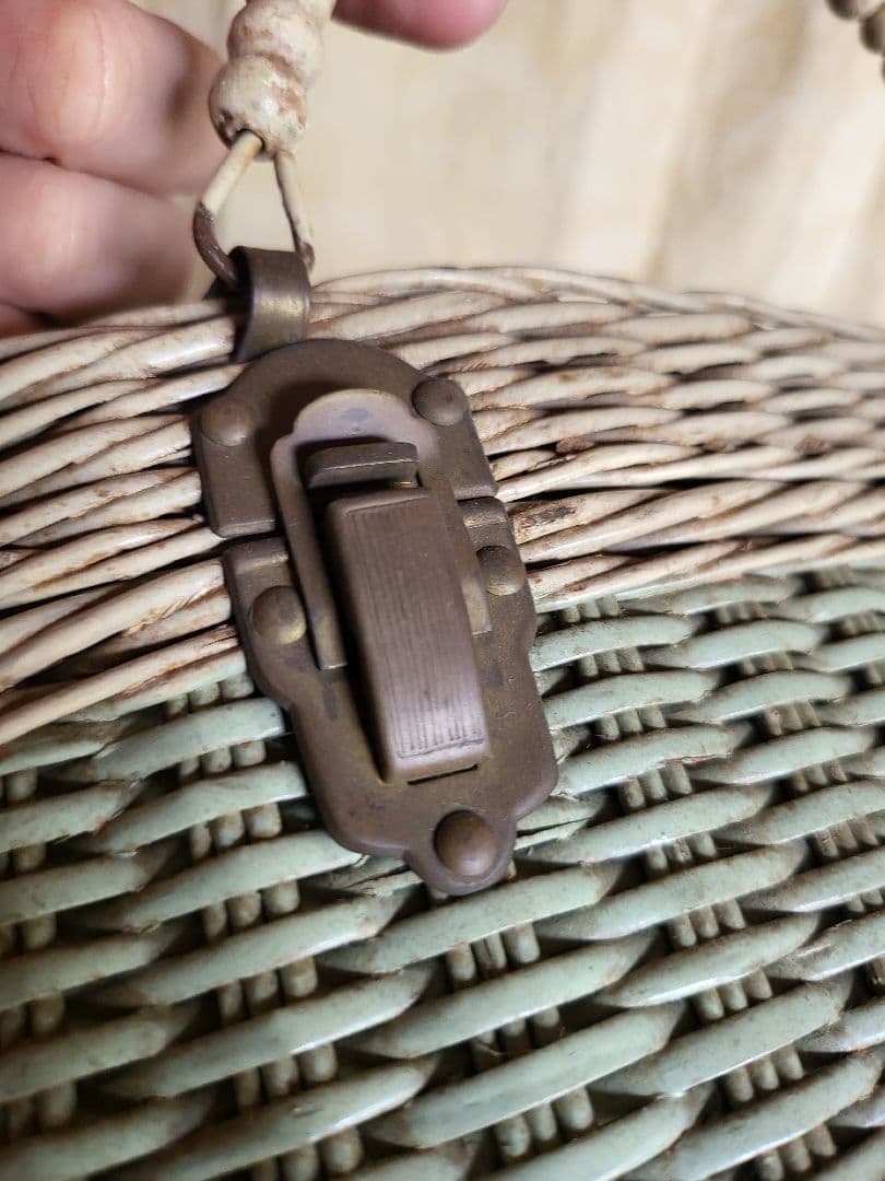 バスケット　カゴ　藤　木製ビーズ の 取っ手　レトロ　古道具