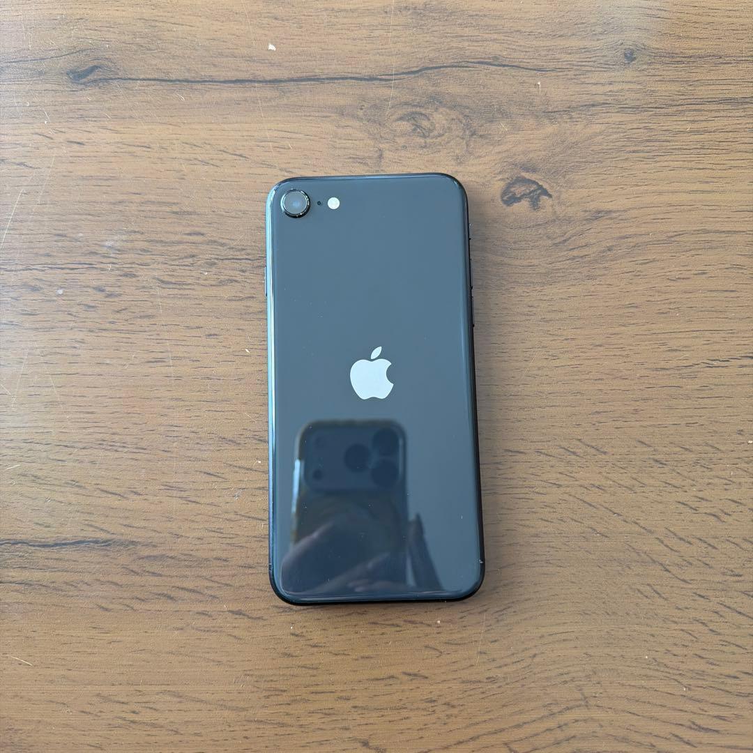【美品】iPhone SE第二世代　ブラック　64GB