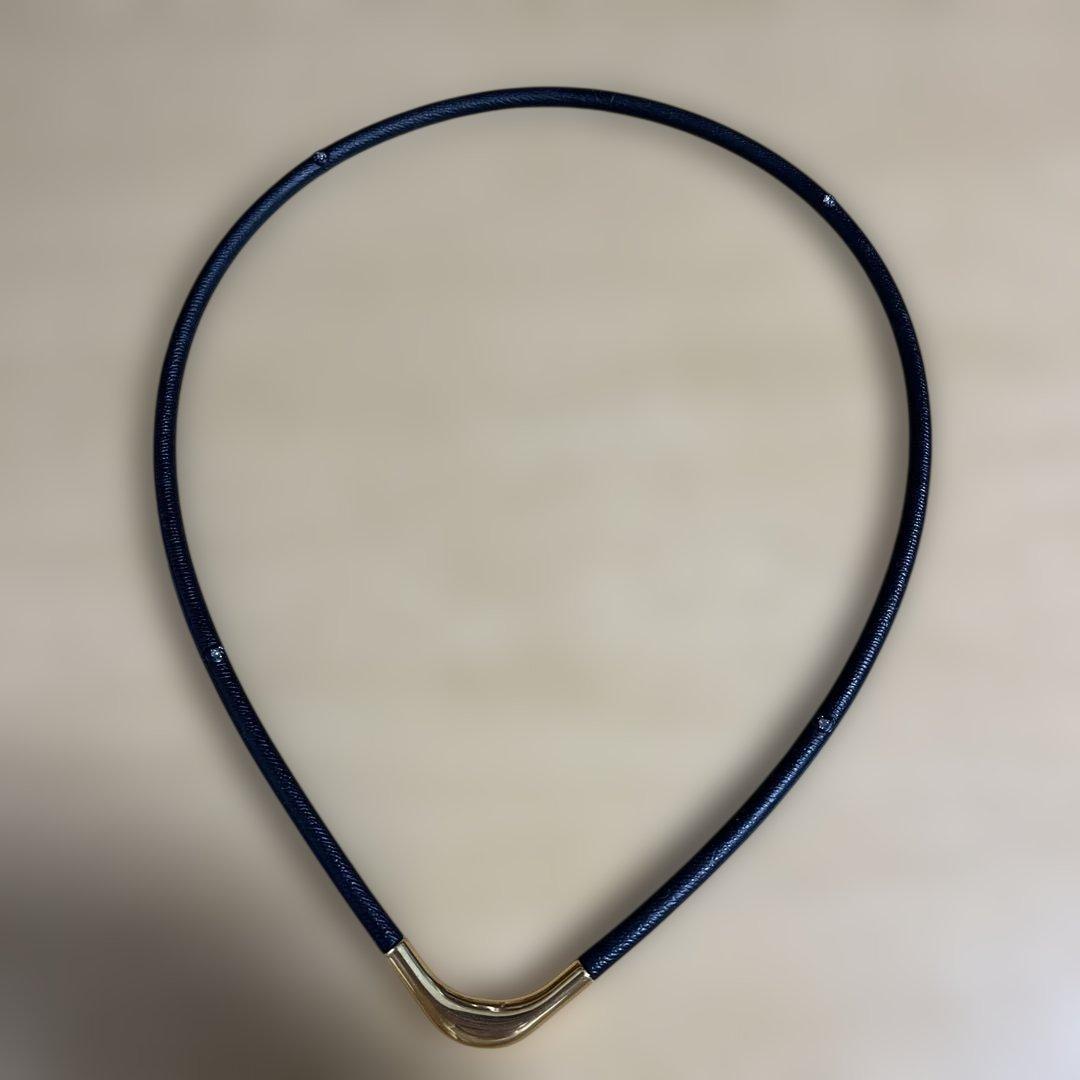 ネイビー アクセサリー 金色装飾