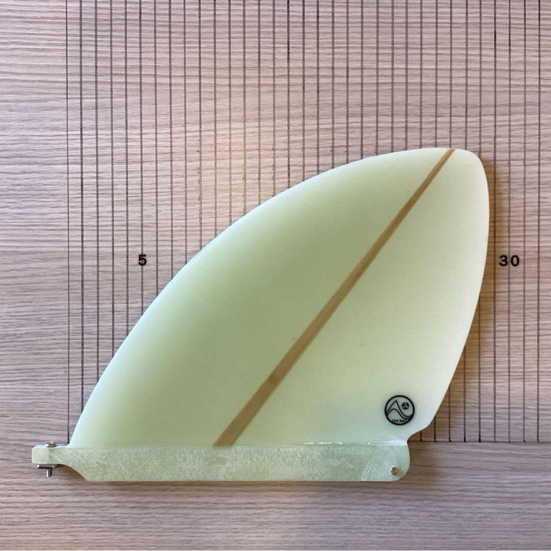 新品未使用シングルフィン8インチ　ホワイト、 スクリュー付き