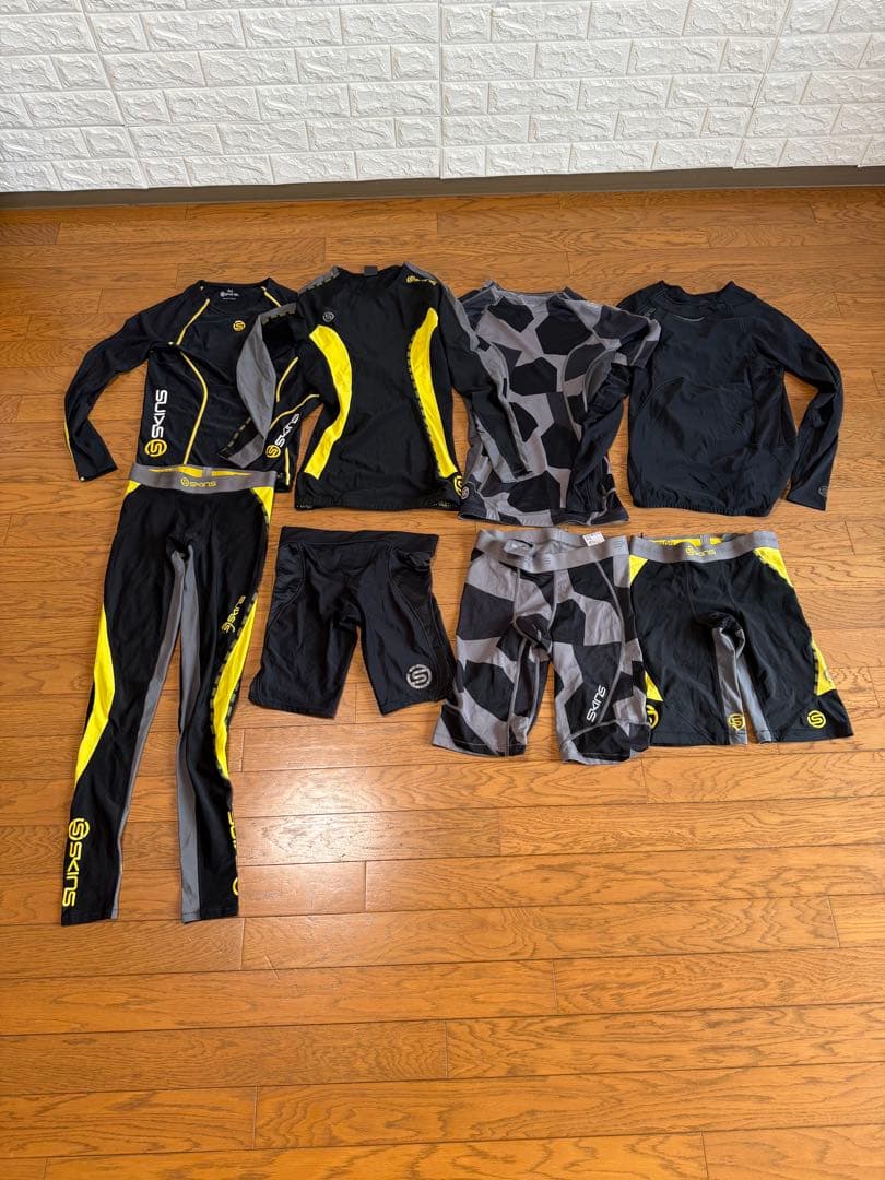 SKINS スキンズ　M