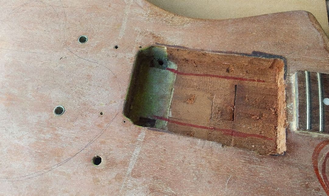 ち*で様 謎ジャンクギター＋大型ハードケース