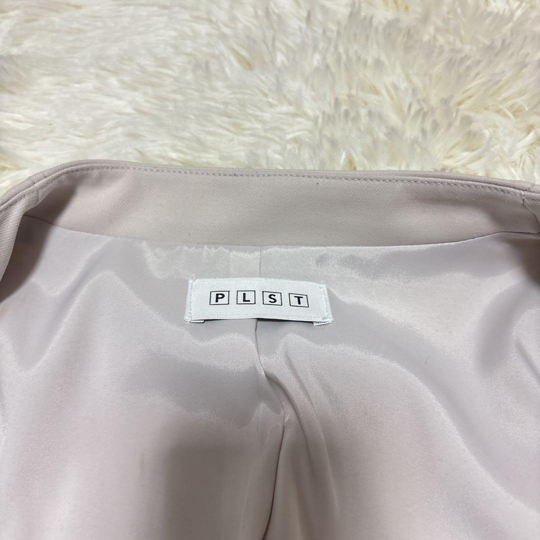 PLST　プラステ　セットアップ　ノーカラー　ボタンレス　ベージュ　Mサイズ