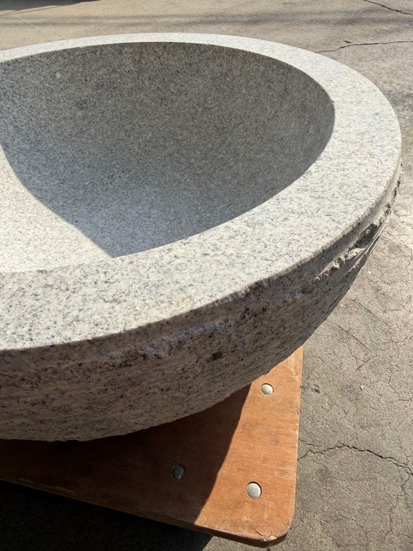 送料込み 餅つき 石臼 鉢形 餅臼 本格派タイプの餅つき石臼 取手付き 美品