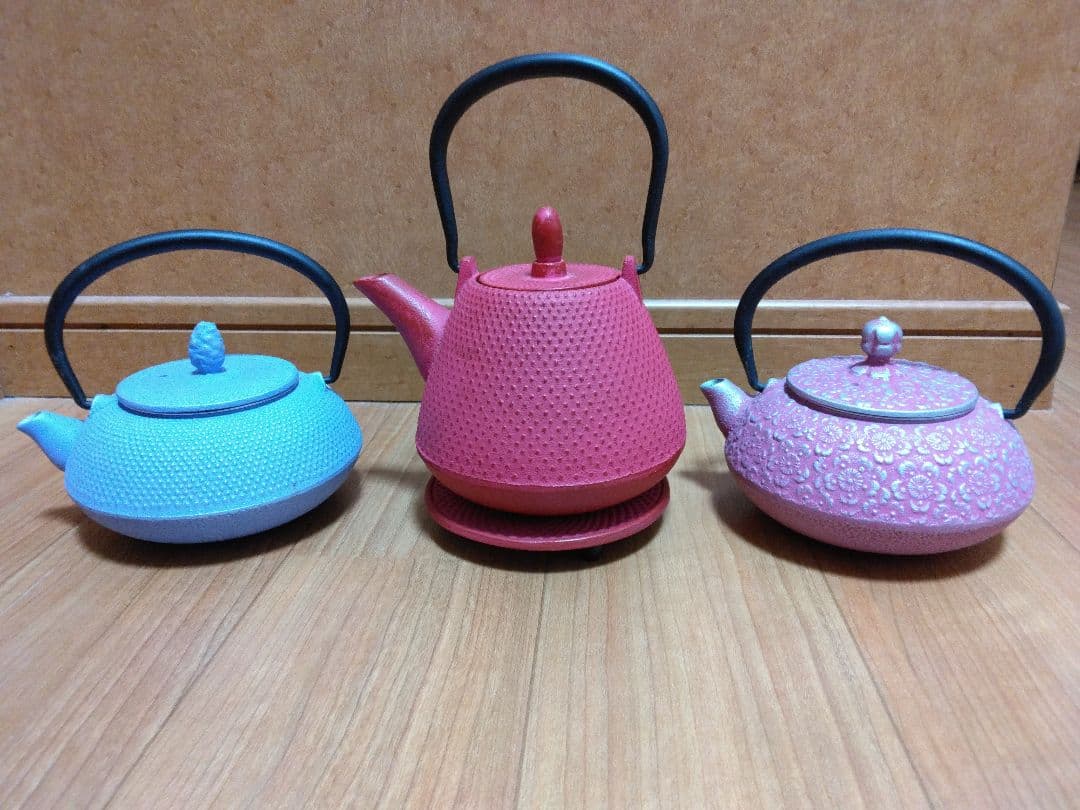 南部鉄瓶　赤　ピンク　水色　カラー