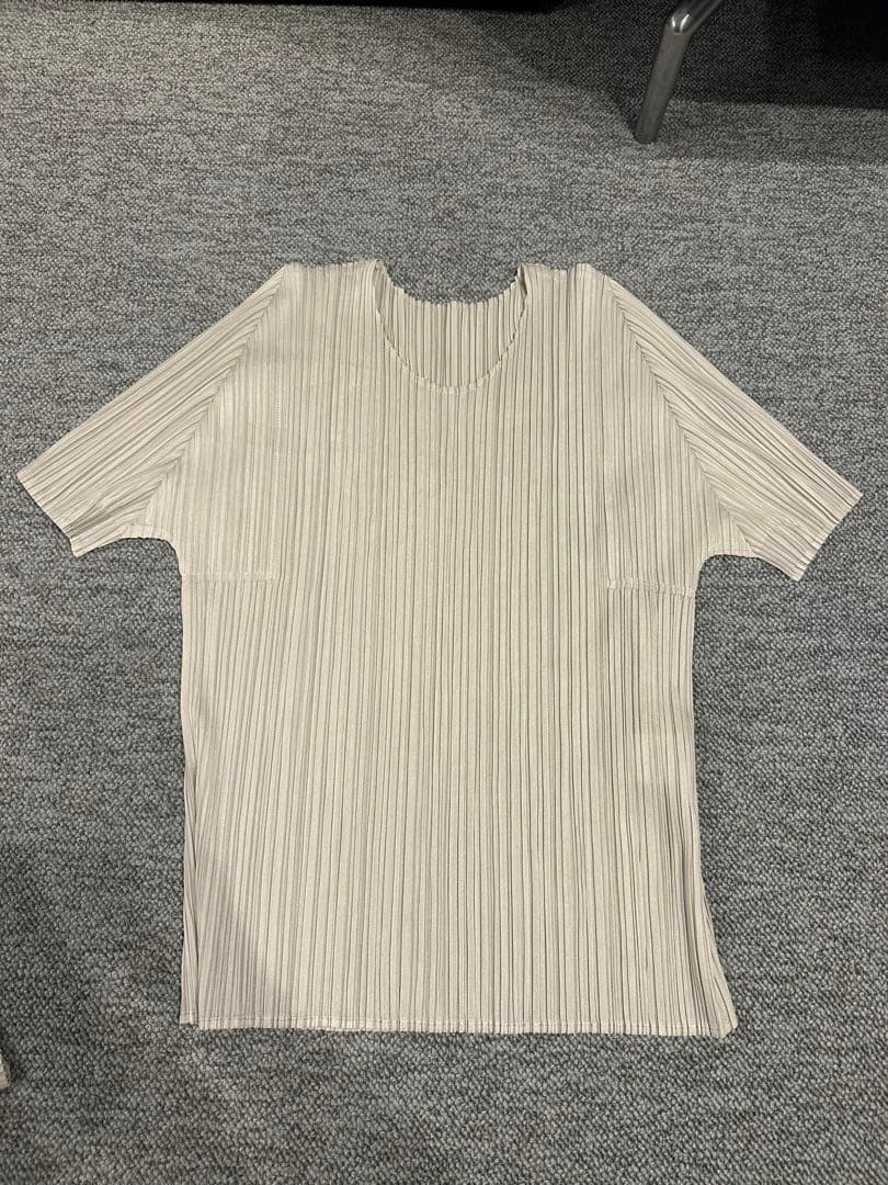 PLEATS PLEASEプリーツプリーズ 半袖Tシャツ　アイボリー