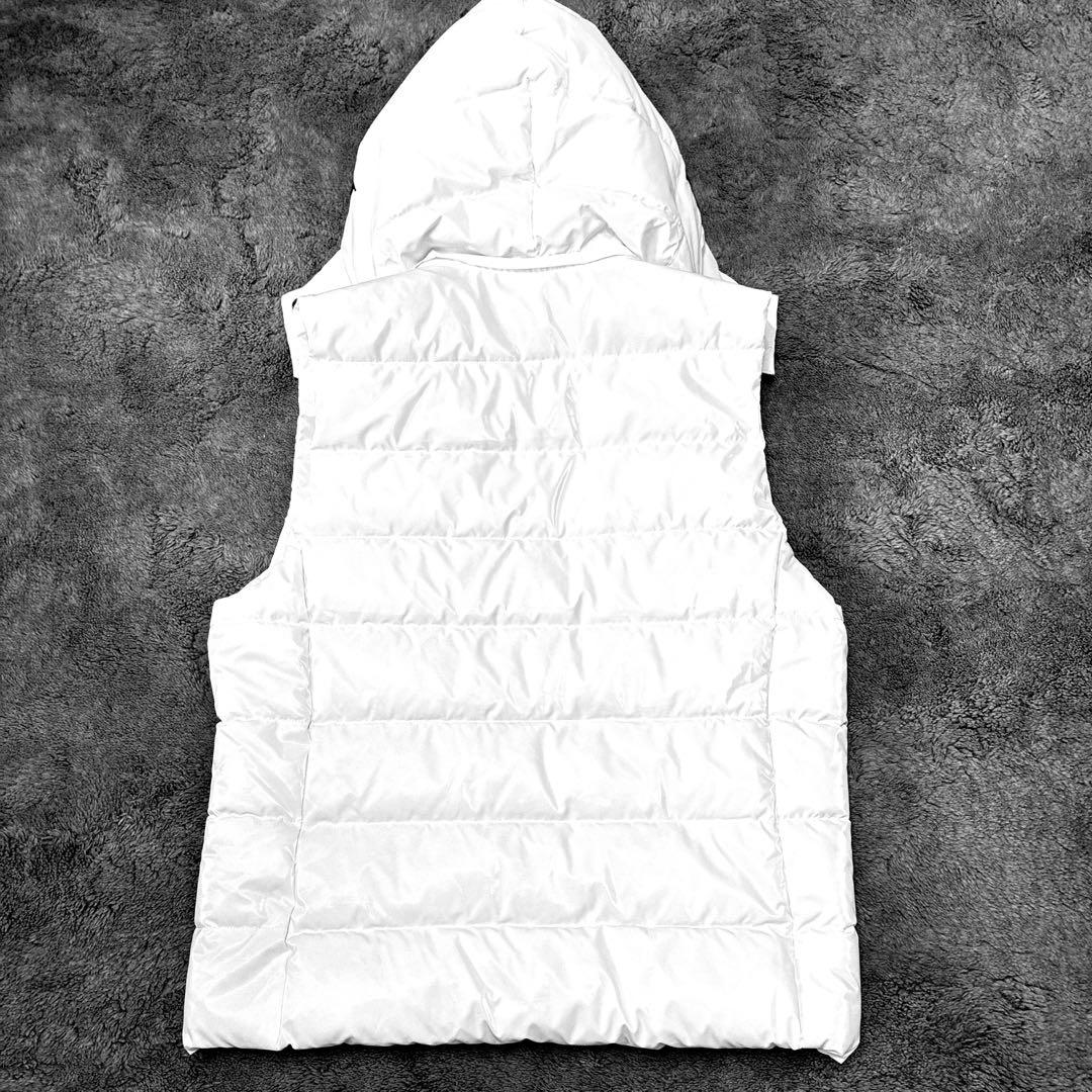 アダムスジャグラー　フード付きホワイトダウンベスト