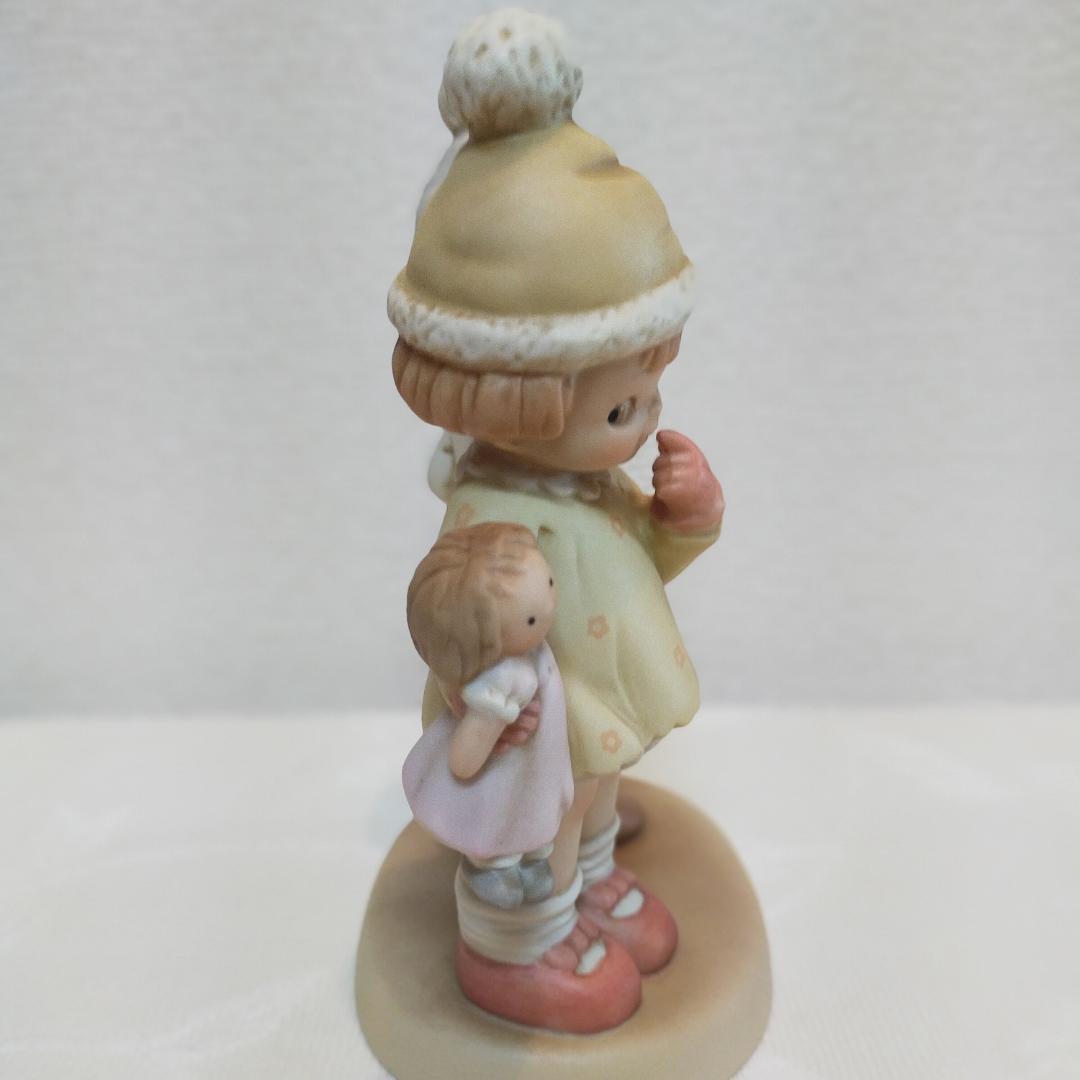 マーベルルーシーアトウェル【置物／陶器人形／フィギュア】シャイな女の子と男の子