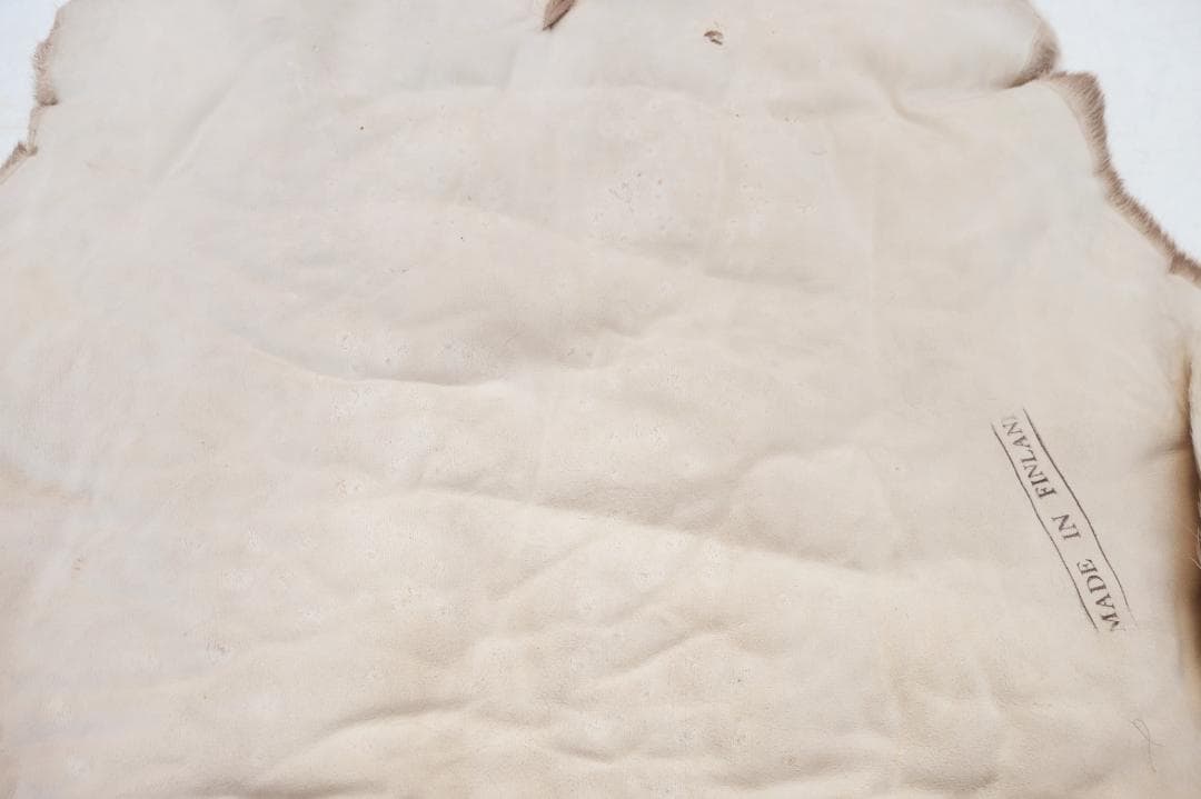 トナカイ　毛皮　フィンランド産　ラグ　敷物　キャンプ　ブッシュクラフト