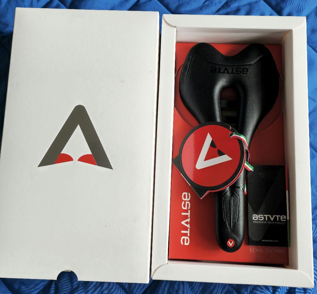 未使用 ASTVTEアスチュート SKYLINE-VT TACA 穴あきサドル