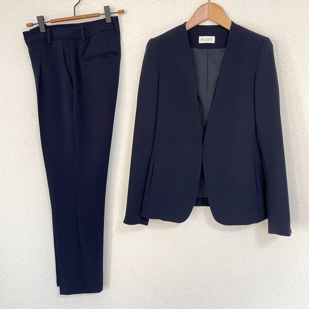 PLSTプラステ ネイビーノーカラージャケットパンツスーツセットアップ洗える