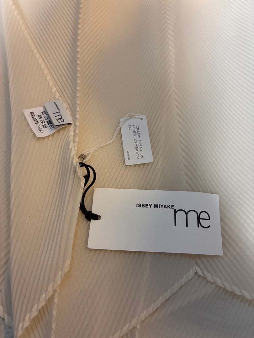 ISSEY MIYAKE ホワイト プリーツスカーフ