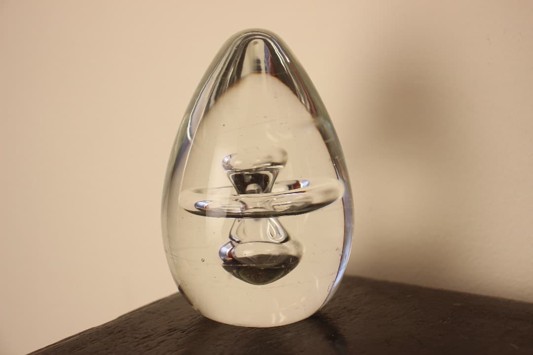 ヴィンテージ　ガラス　卵形　ペーパーウェイト　インテリア