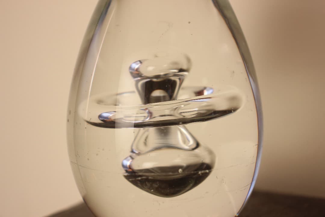 ヴィンテージ　ガラス　卵形　ペーパーウェイト　インテリア