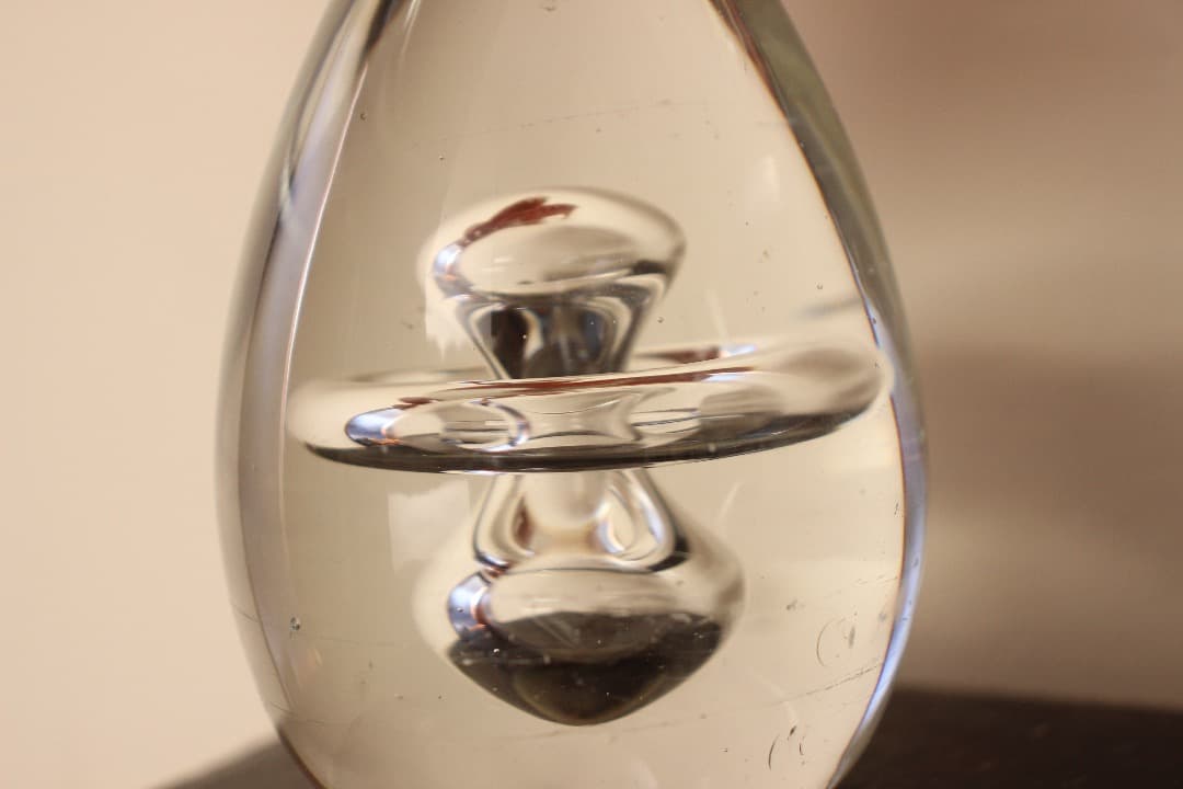 ヴィンテージ　ガラス　卵形　ペーパーウェイト　インテリア