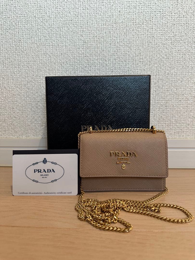 新品未使用　PRADAプラダ　チェーンウォレット
