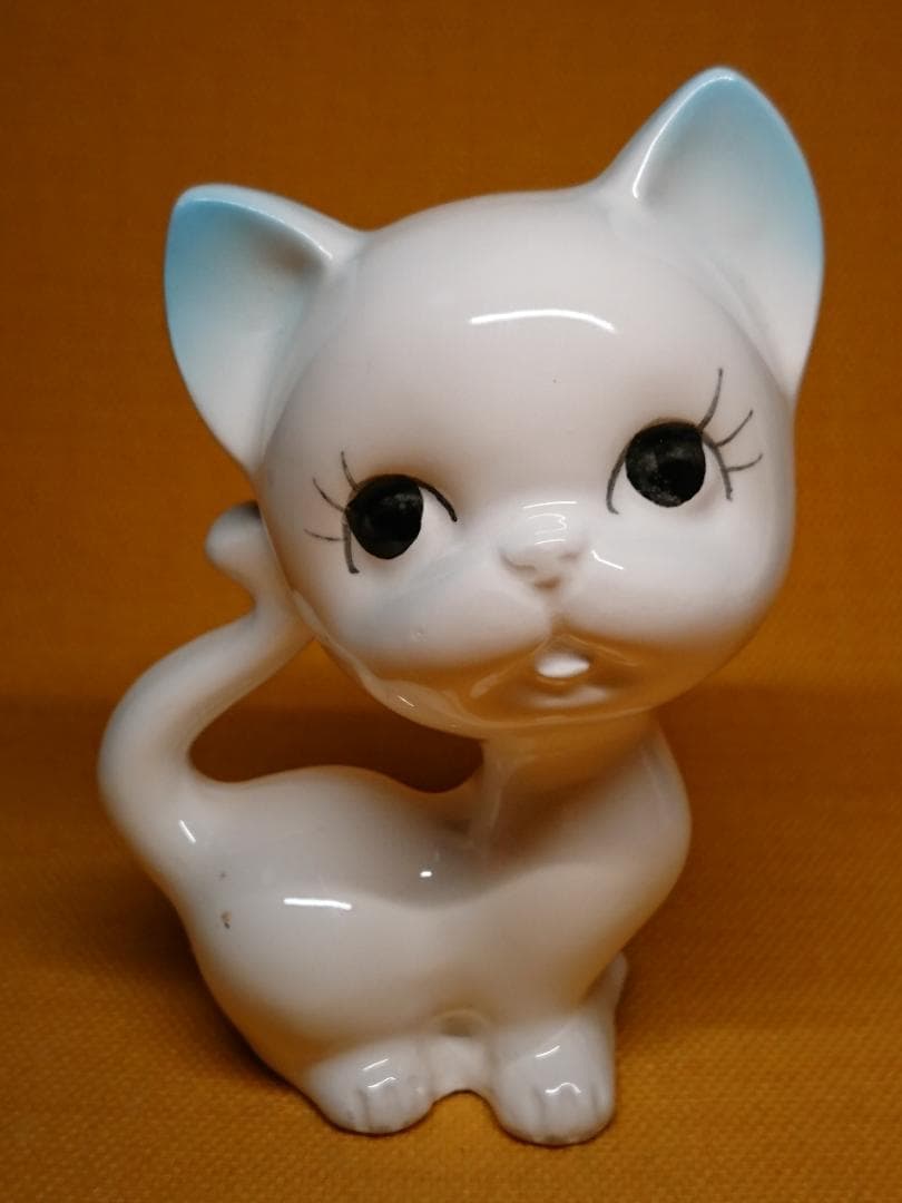 ネコ　猫　白猫　陶器　オブジェ　置物　インテリア　工芸品　美術品　A3055