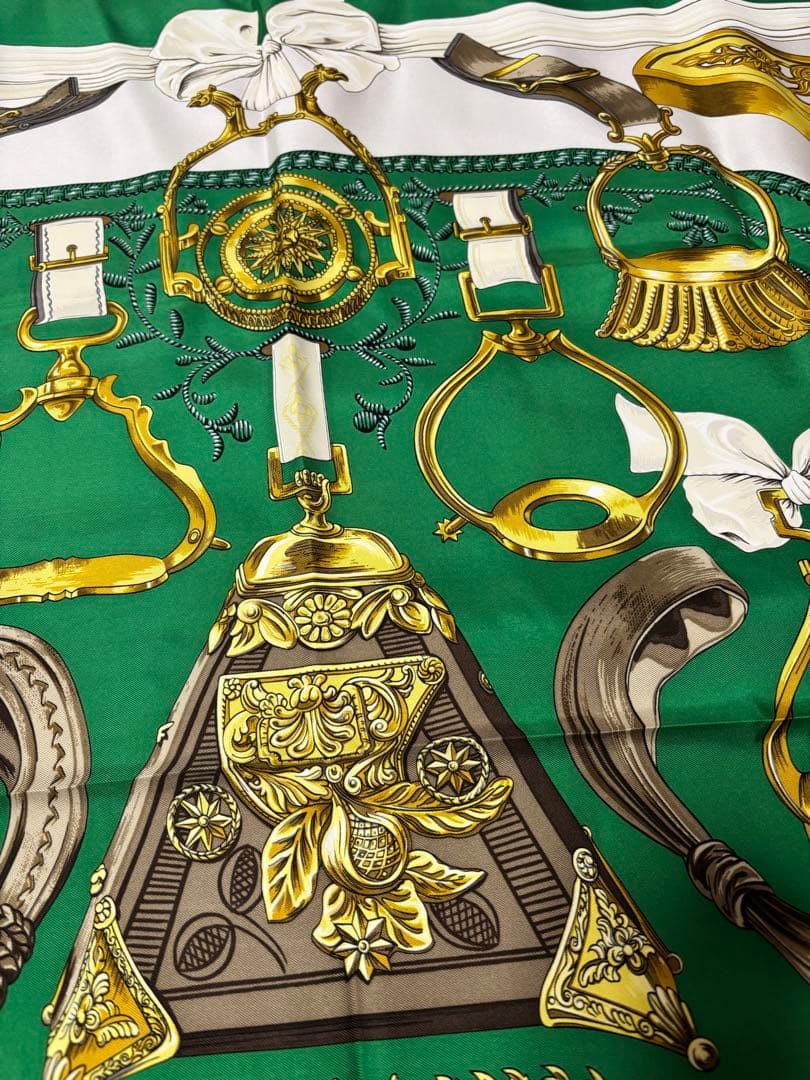 HERMES エルメス　グリーン　スカーフ ETRIERS カレ90