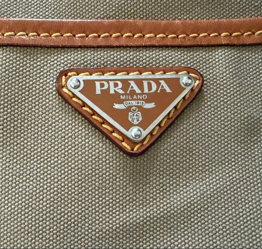 プラダ メッセンジャーバッグ ベージュ