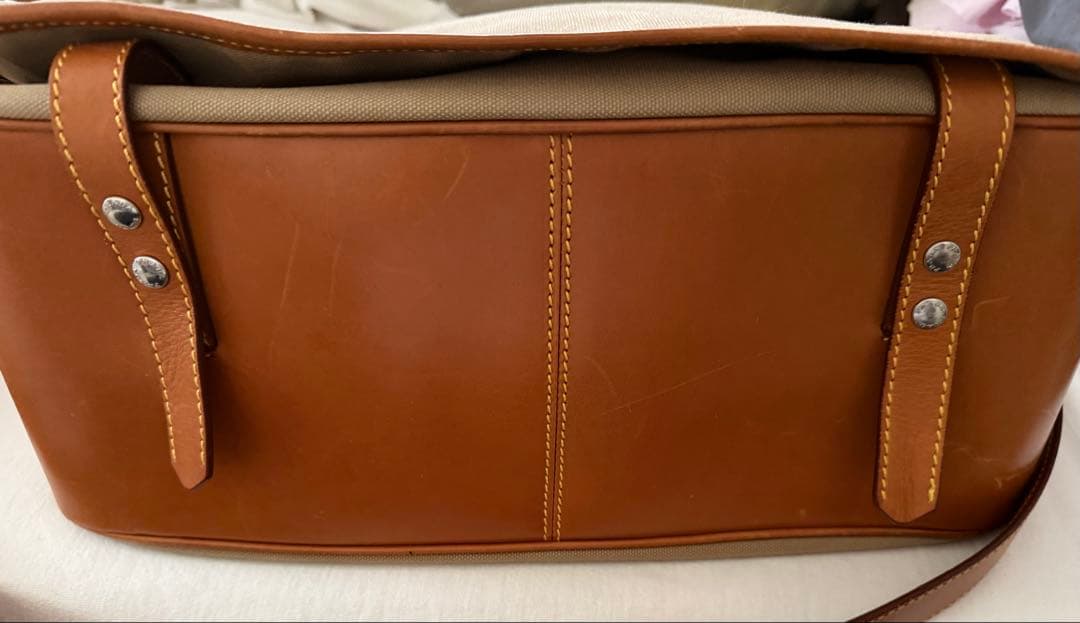 プラダ メッセンジャーバッグ ベージュ