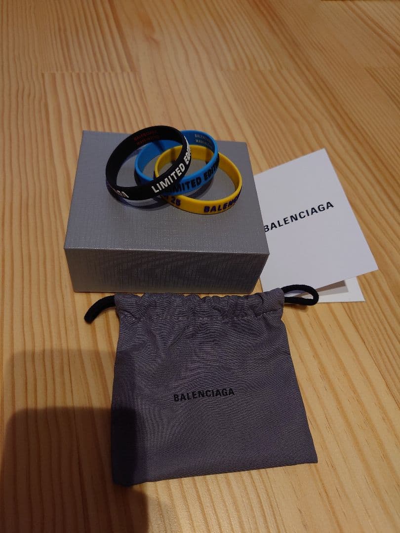 大丸札幌購入。バレンシアガリストバンド