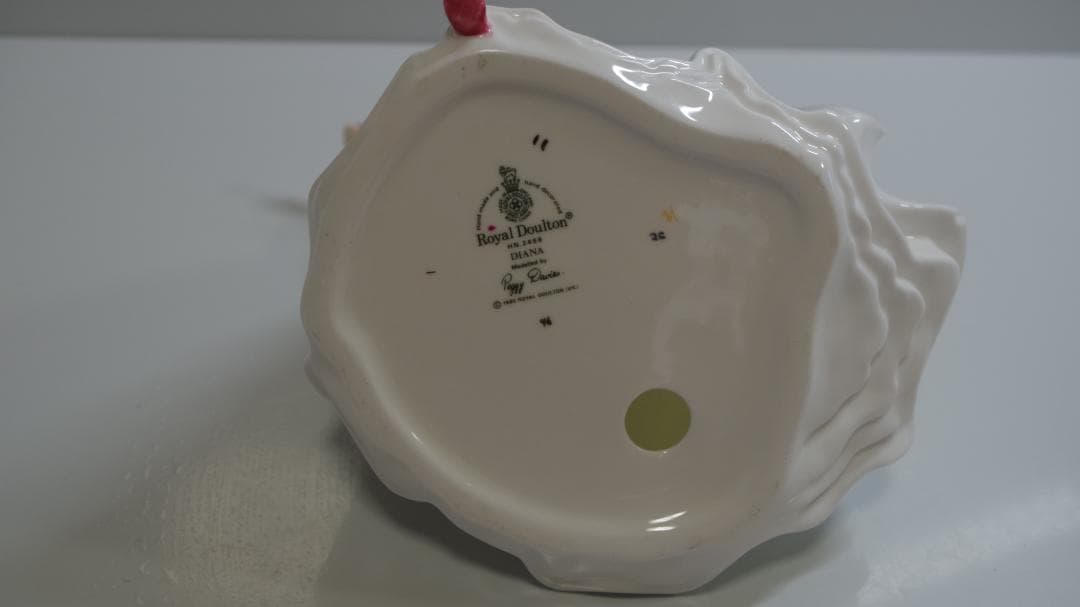 A3943   陶器人形 DIANA 高さ:約20cm