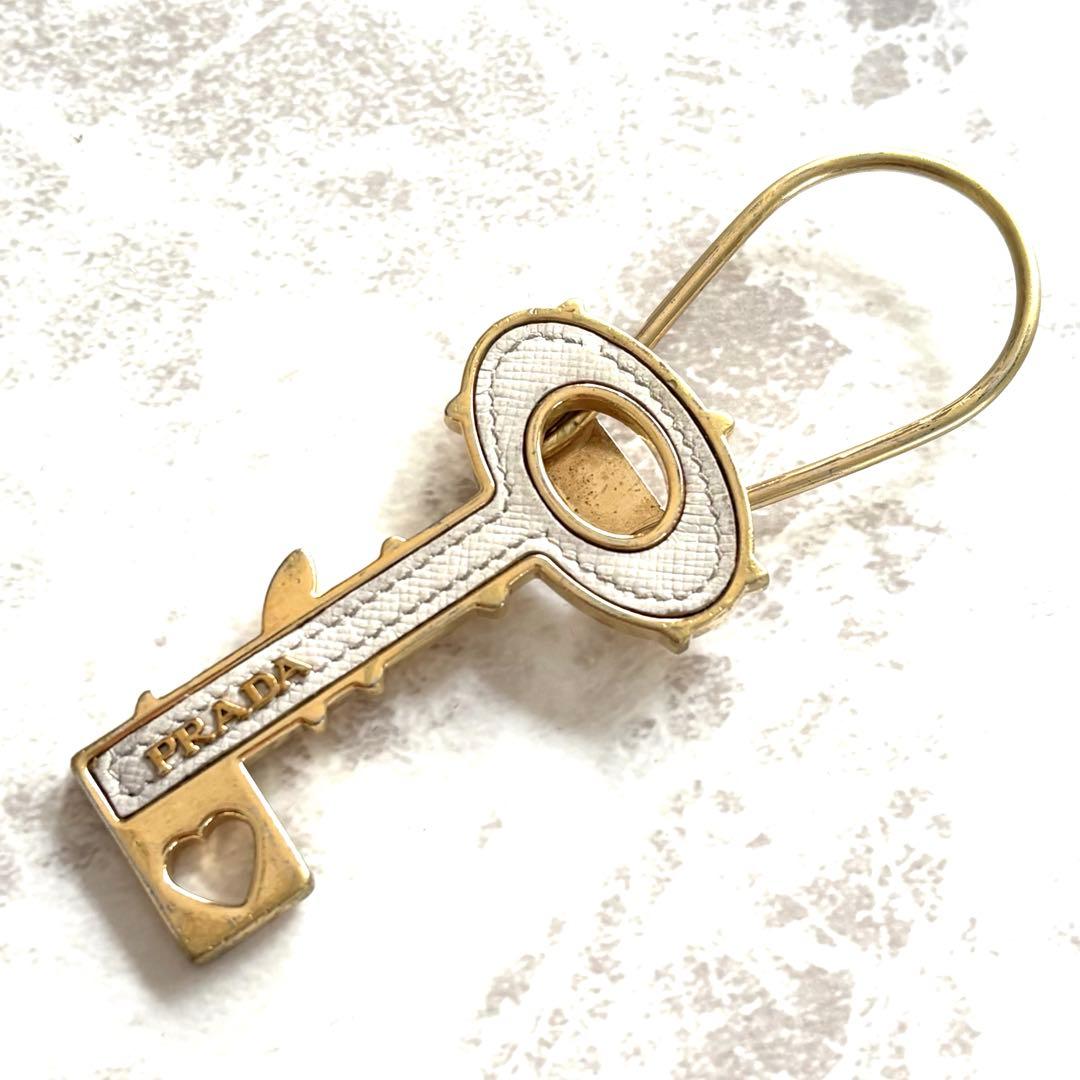 希少☆PRADA プラダ　キーホルダー　キーリング　鍵型　サフィアーノ　ゴールド