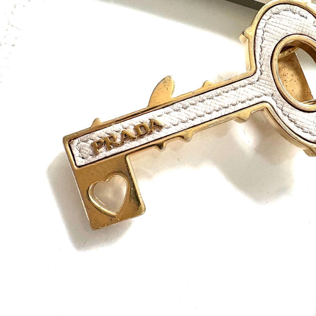 希少☆PRADA プラダ　キーホルダー　キーリング　鍵型　サフィアーノ　ゴールド