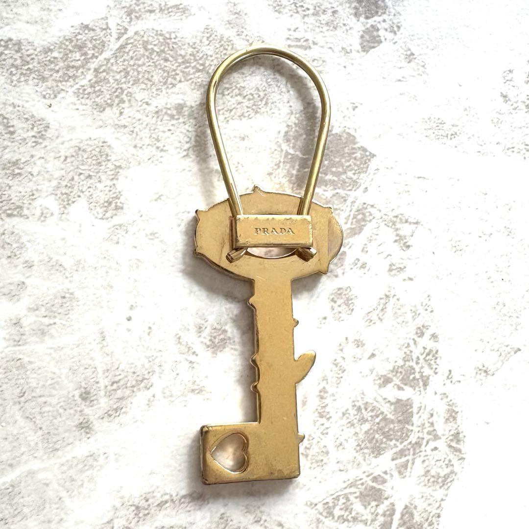 希少☆PRADA プラダ　キーホルダー　キーリング　鍵型　サフィアーノ　ゴールド