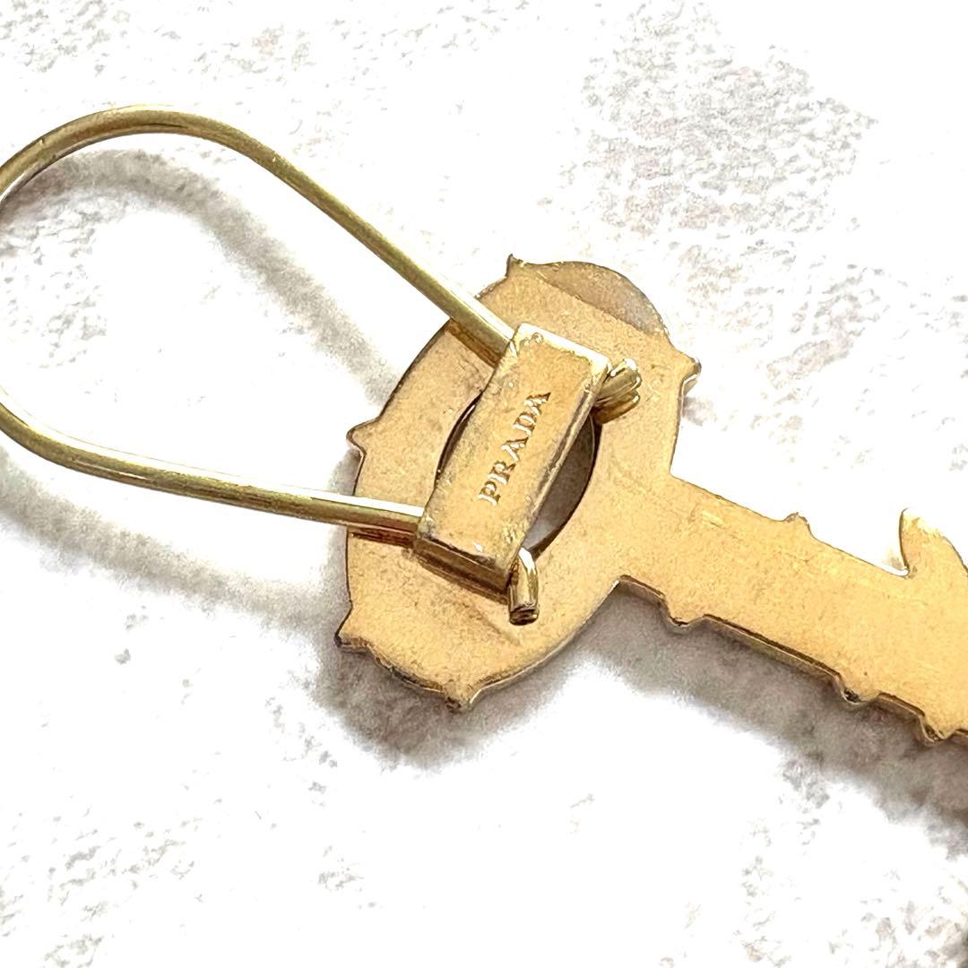 希少☆PRADA プラダ　キーホルダー　キーリング　鍵型　サフィアーノ　ゴールド