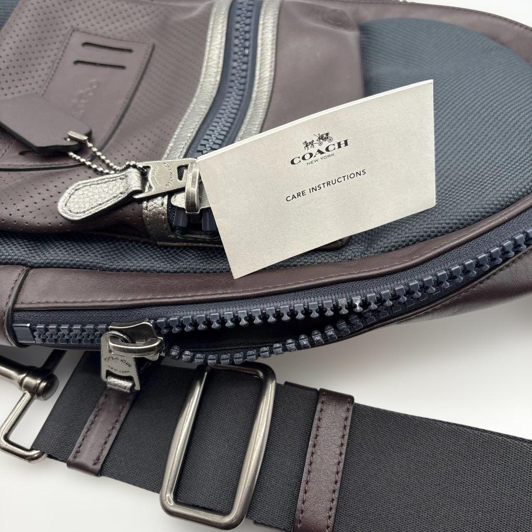 美品コーチ　ボディバッグ　ワンショルダー　ブラウン　ネイビー　レザー