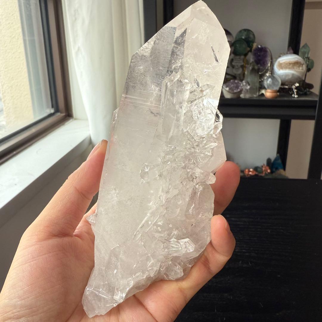 ミナスジェライス州産❣️天然石水晶のポイント　台座付きNO.010911