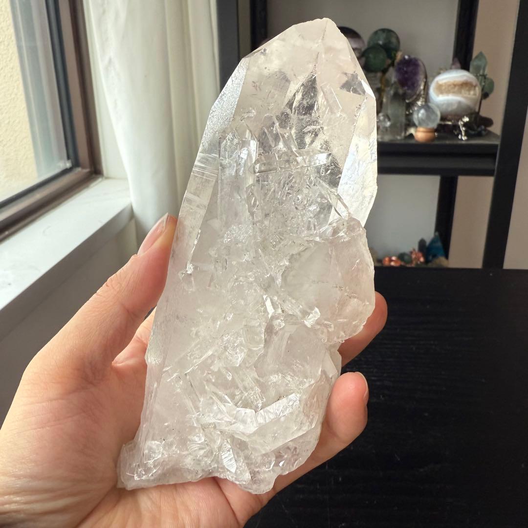 ミナスジェライス州産❣️天然石水晶のポイント　台座付きNO.010911
