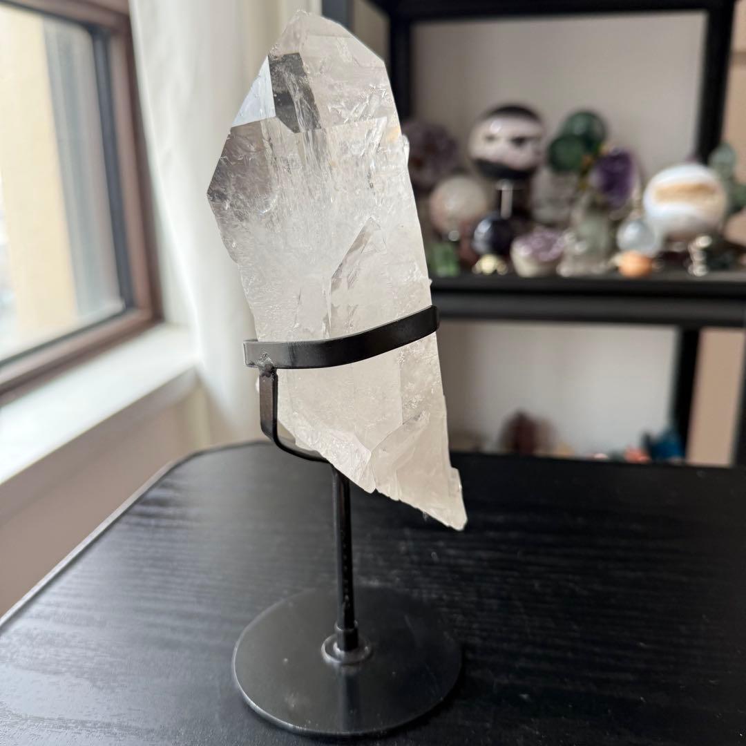 ミナスジェライス州産❣️天然石水晶のポイント　台座付きNO.010911